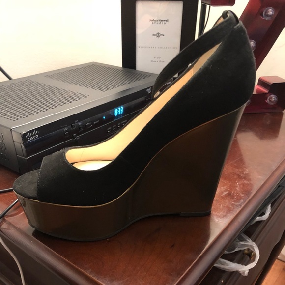 Boutique 9 Nine West black and gold wedges - Picture 6 of 6